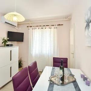 https://apartment-neyra.splithotels.org